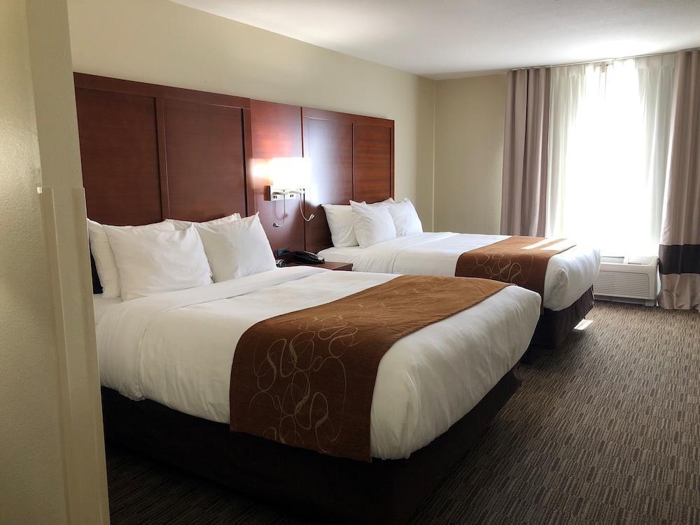 אושקוש Comfort Suites מראה חיצוני תמונה