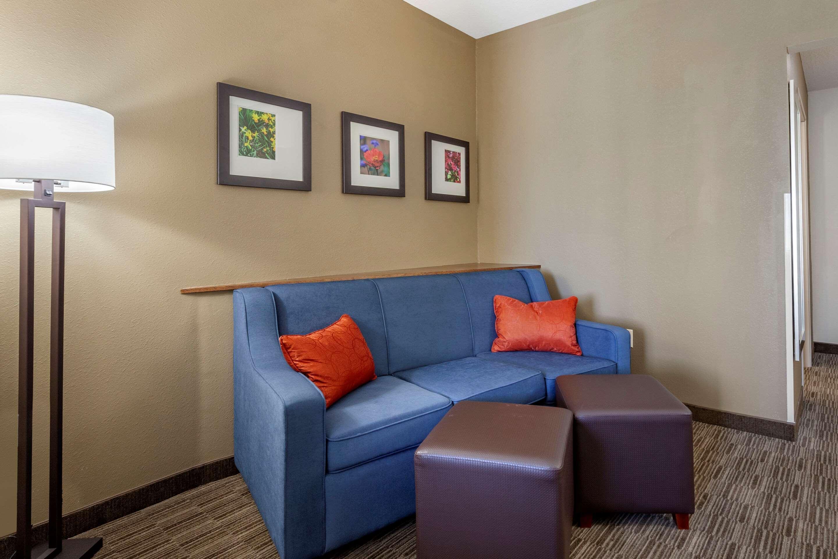 אושקוש Comfort Suites מראה חיצוני תמונה