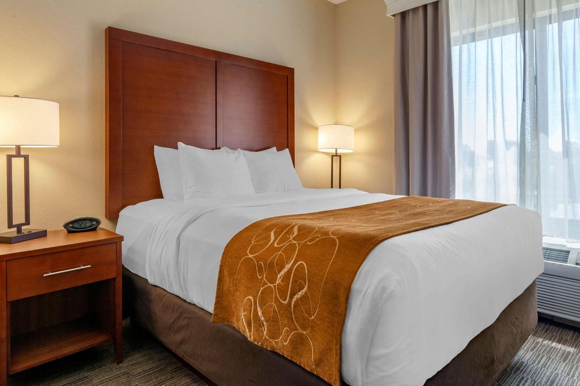 אושקוש Comfort Suites מראה חיצוני תמונה