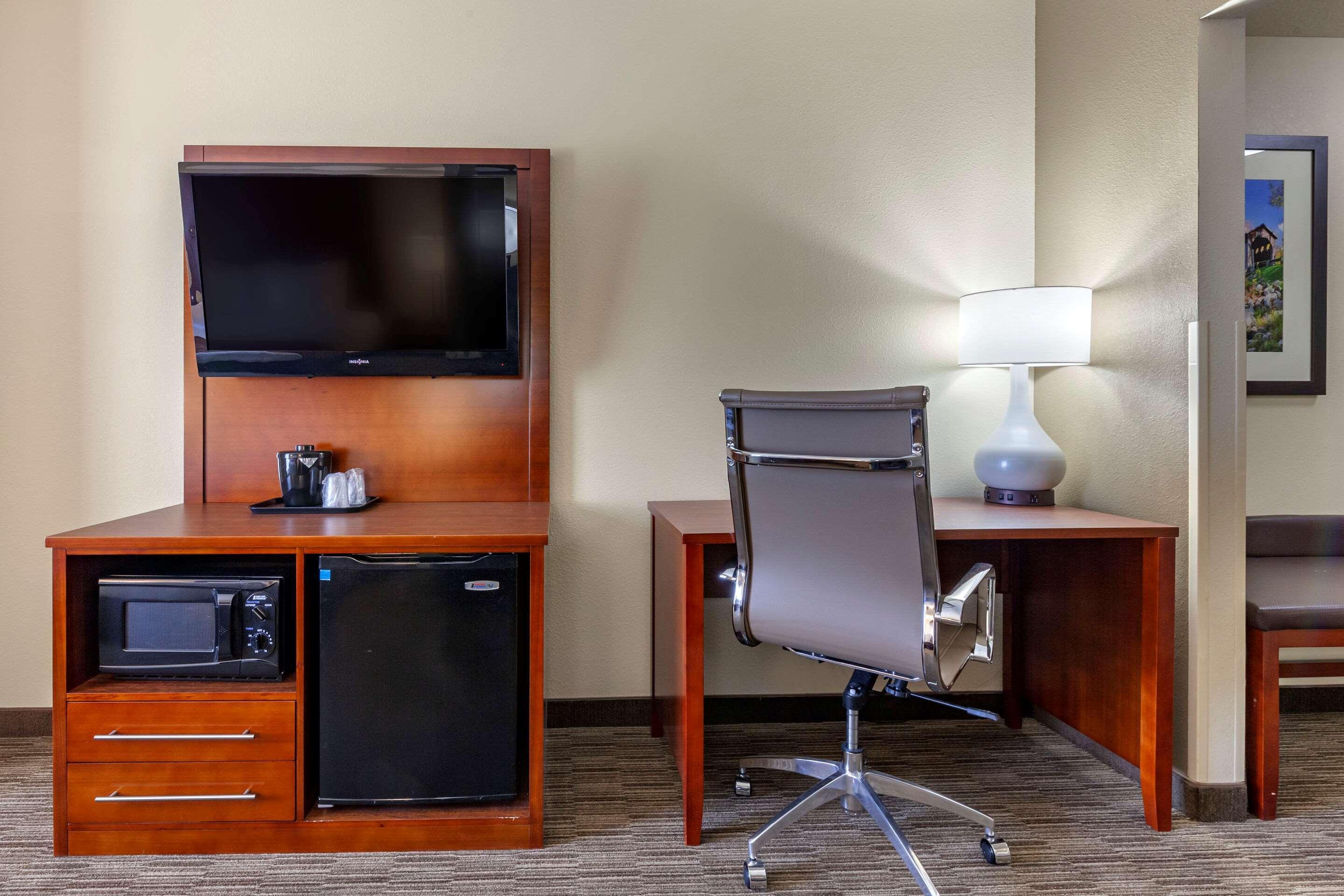 אושקוש Comfort Suites מראה חיצוני תמונה