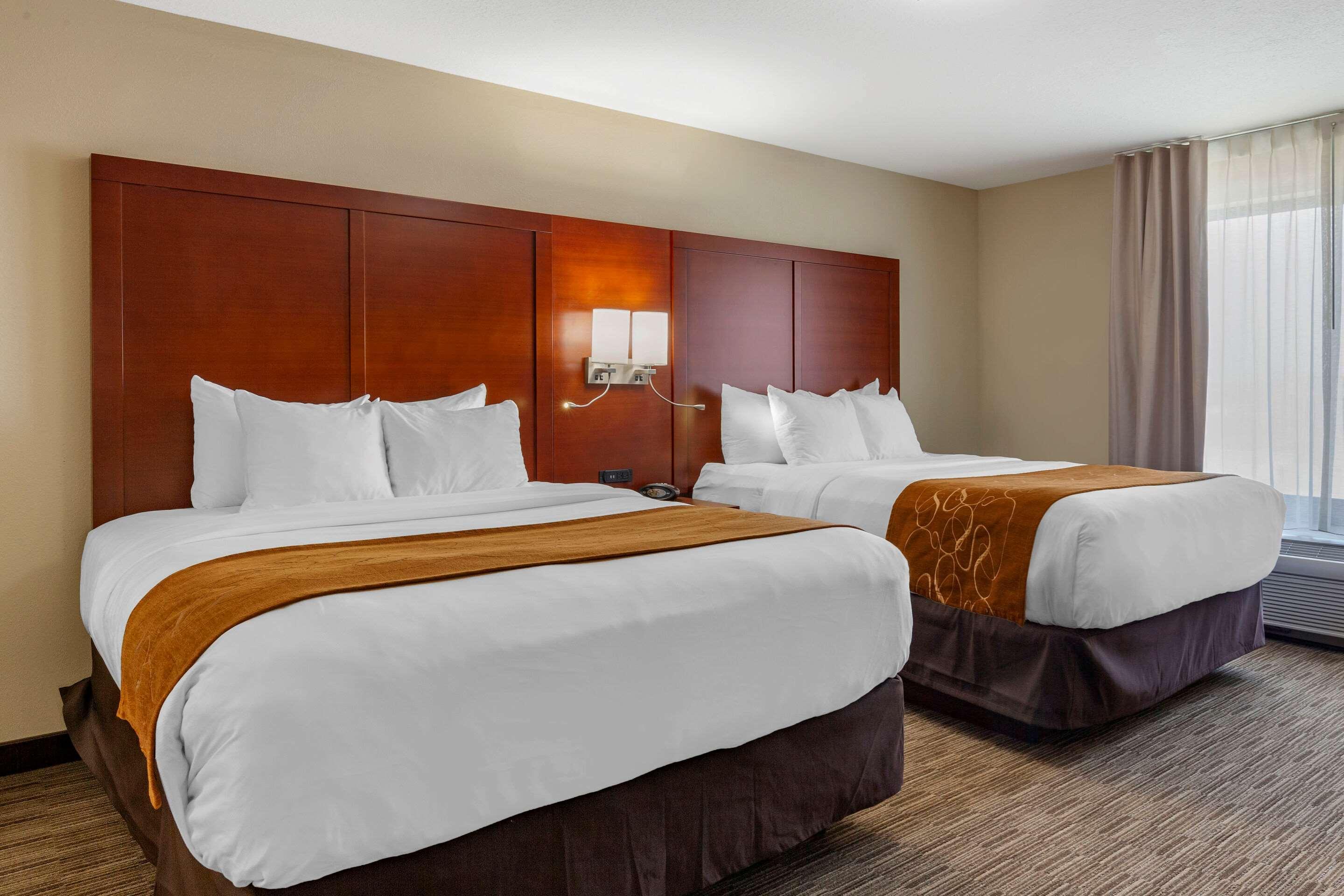 אושקוש Comfort Suites מראה חיצוני תמונה