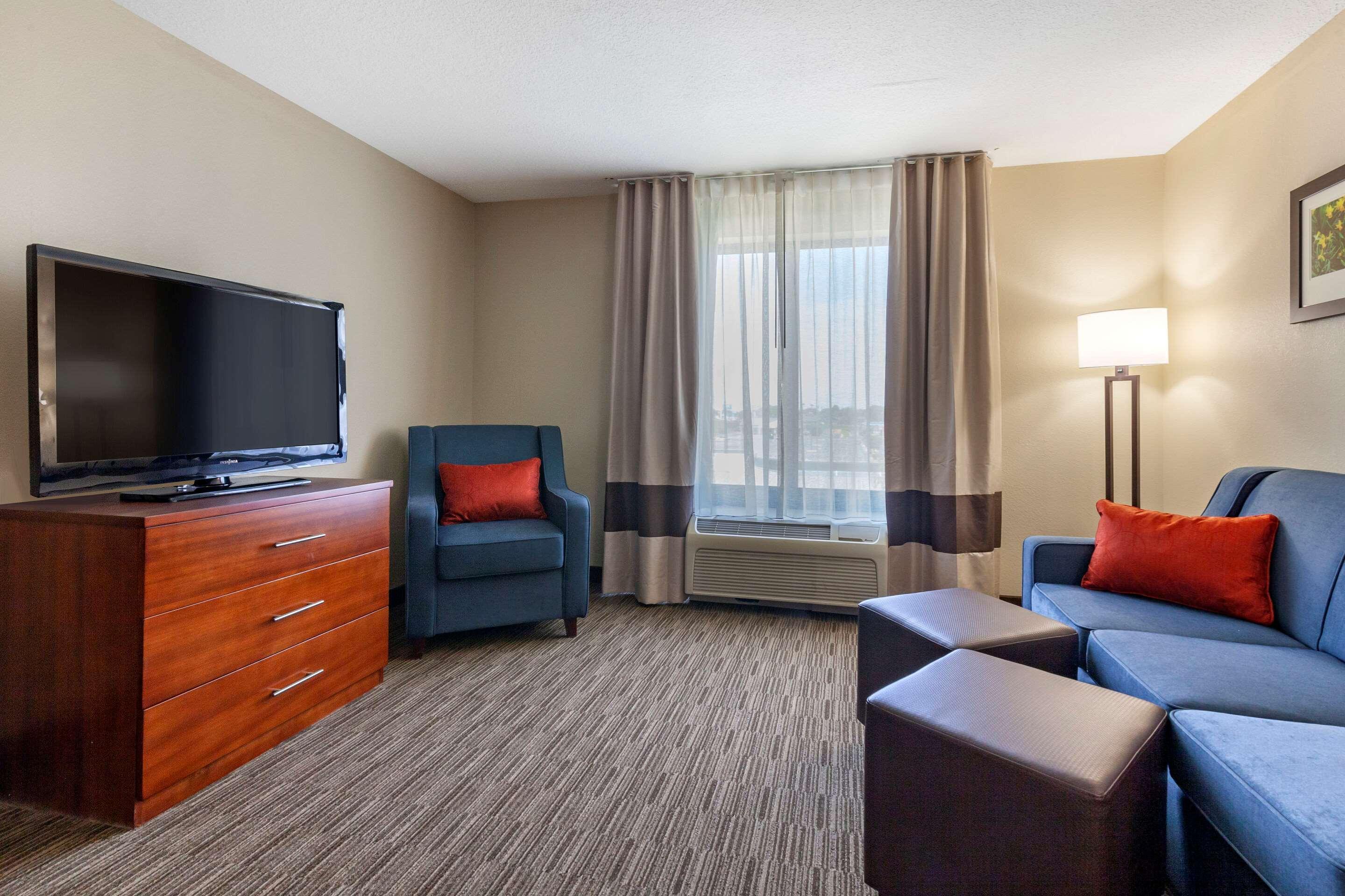 אושקוש Comfort Suites מראה חיצוני תמונה
