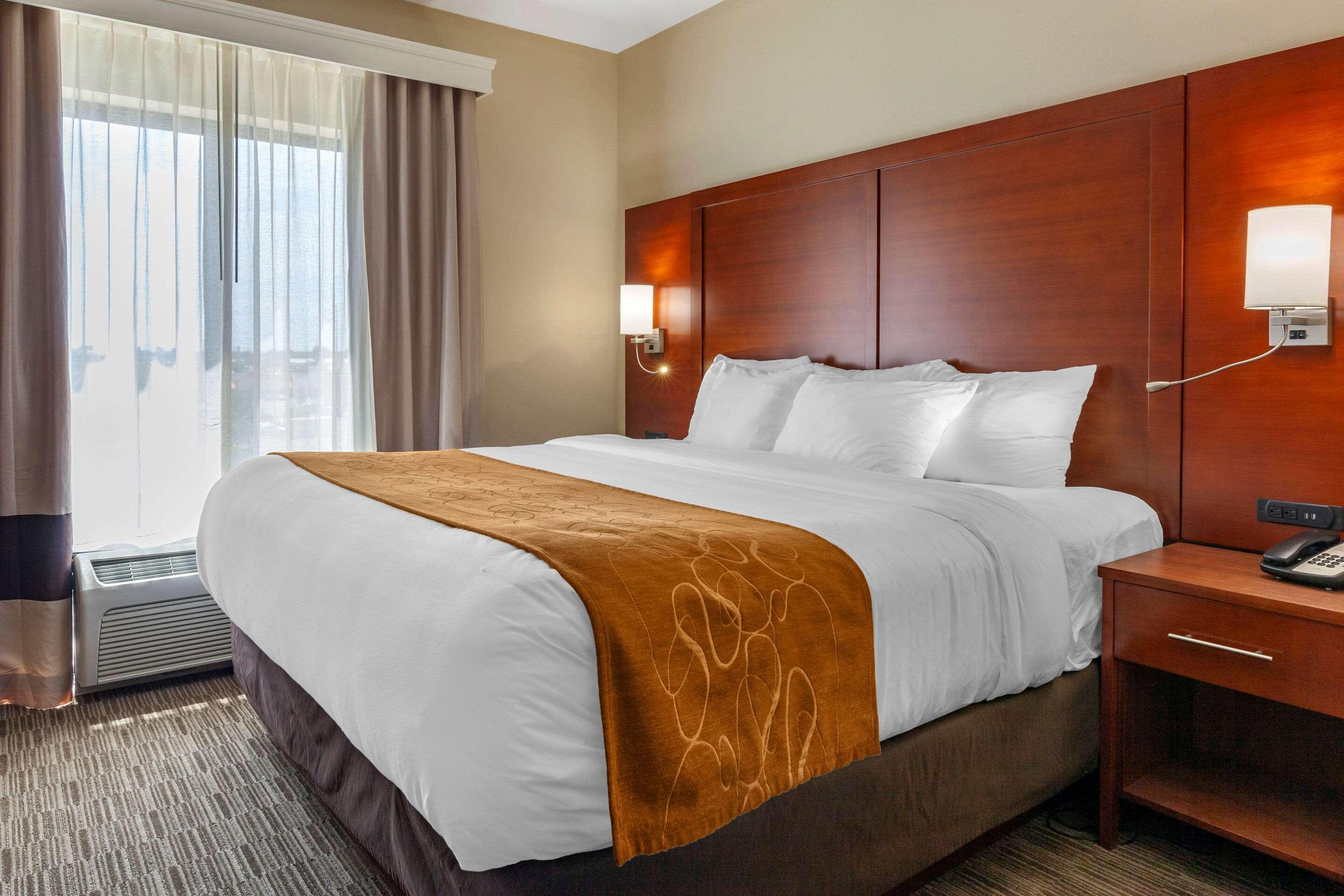 אושקוש Comfort Suites מראה חיצוני תמונה