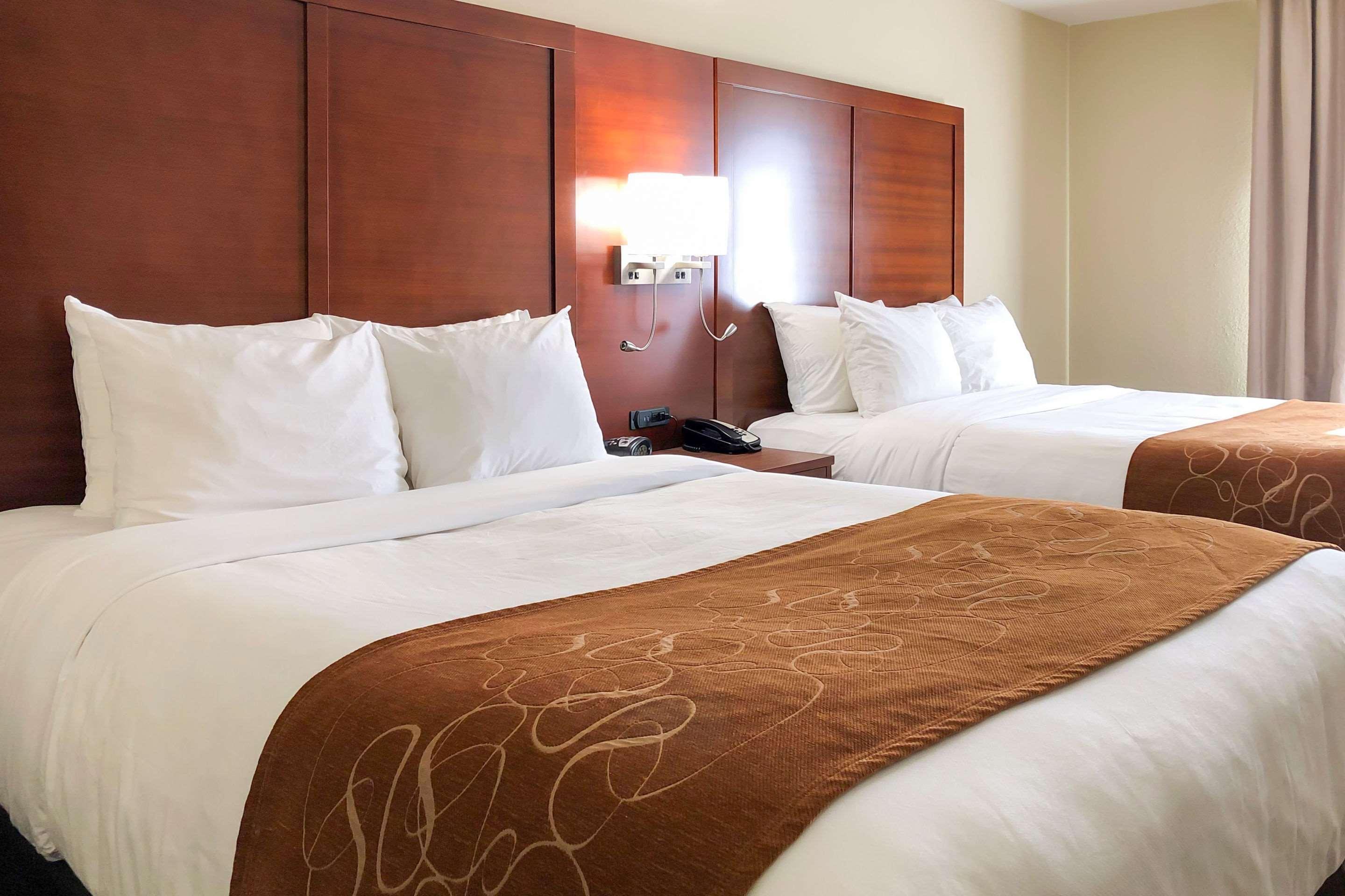אושקוש Comfort Suites מראה חיצוני תמונה