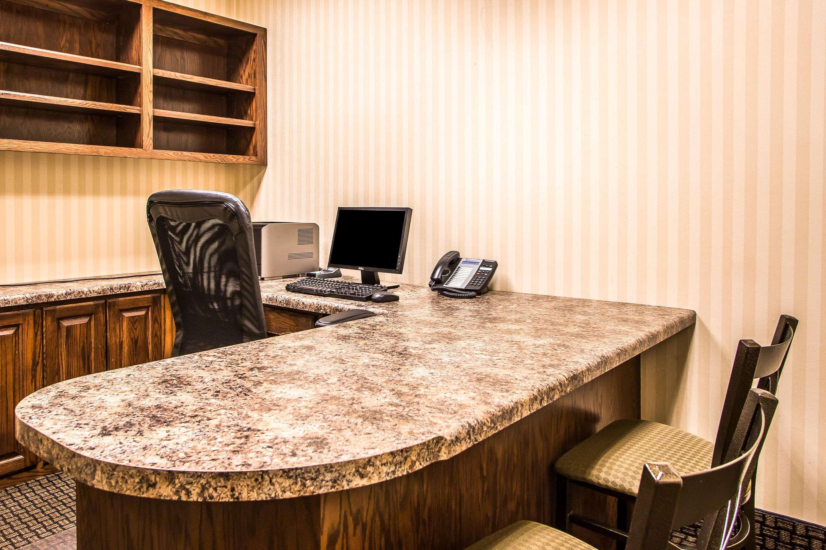 אושקוש Comfort Suites מראה חיצוני תמונה