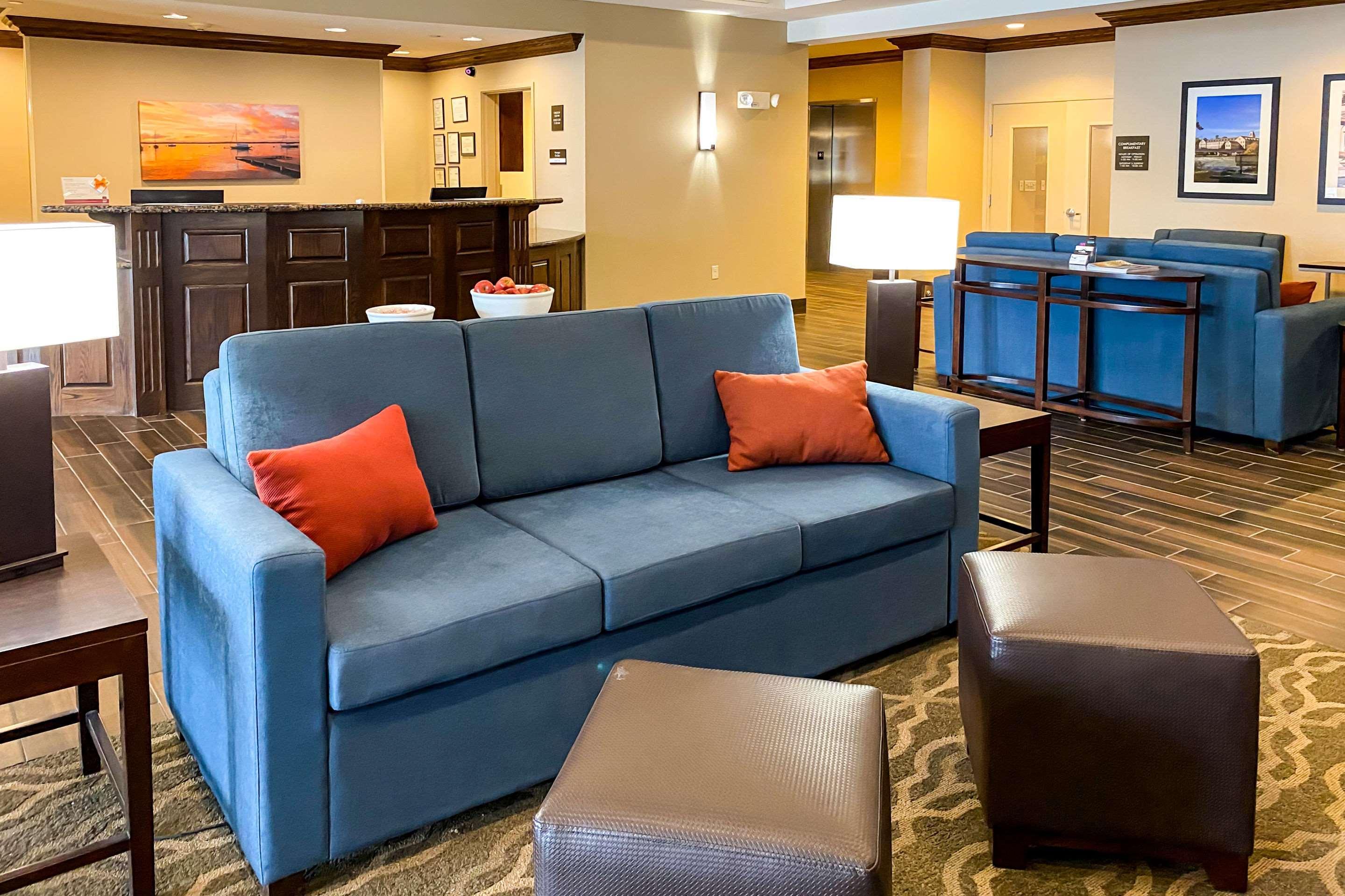 אושקוש Comfort Suites מראה חיצוני תמונה