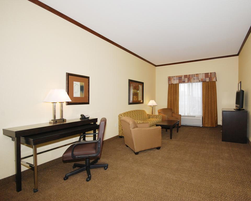 אושקוש Comfort Suites מראה חיצוני תמונה