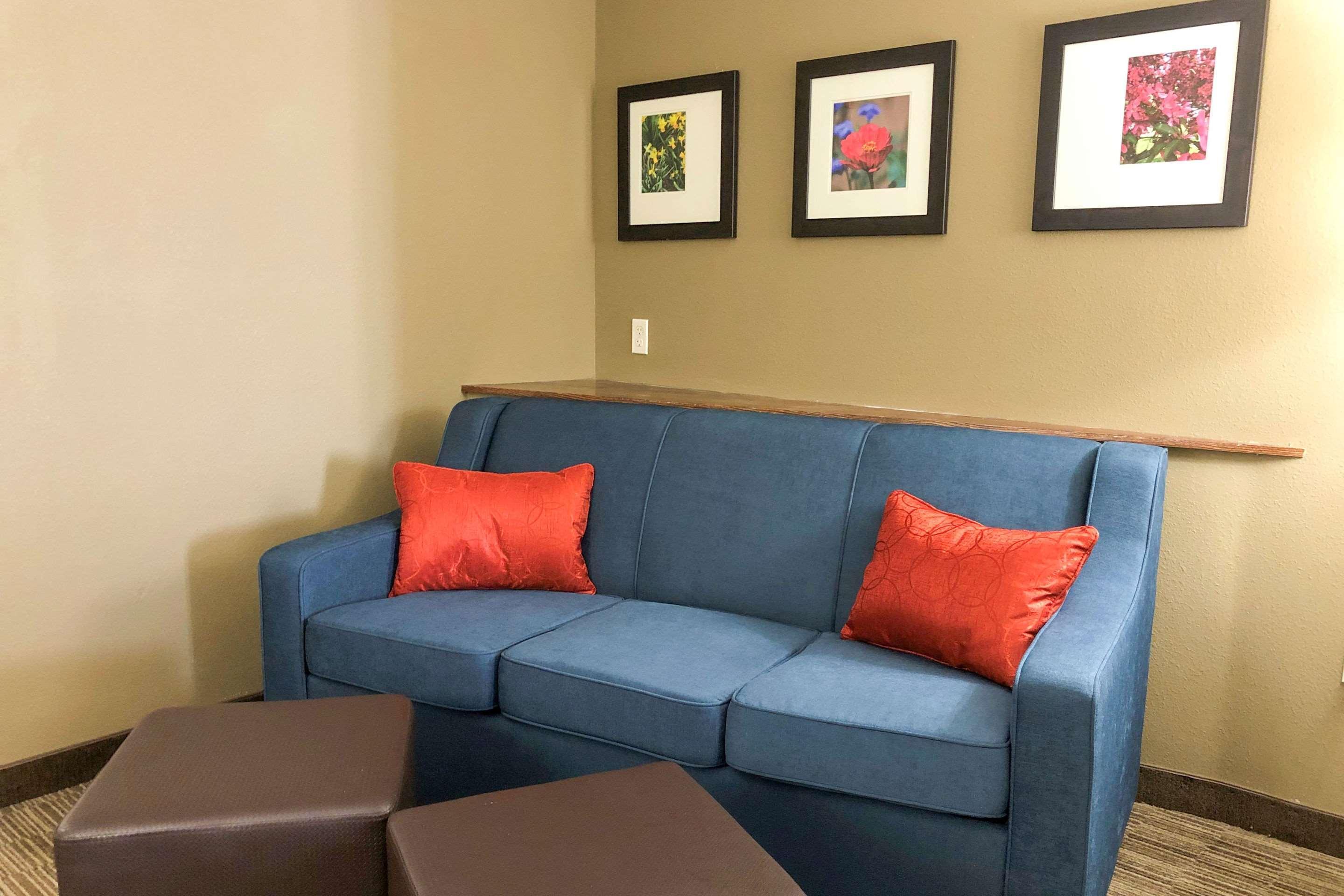 אושקוש Comfort Suites מראה חיצוני תמונה