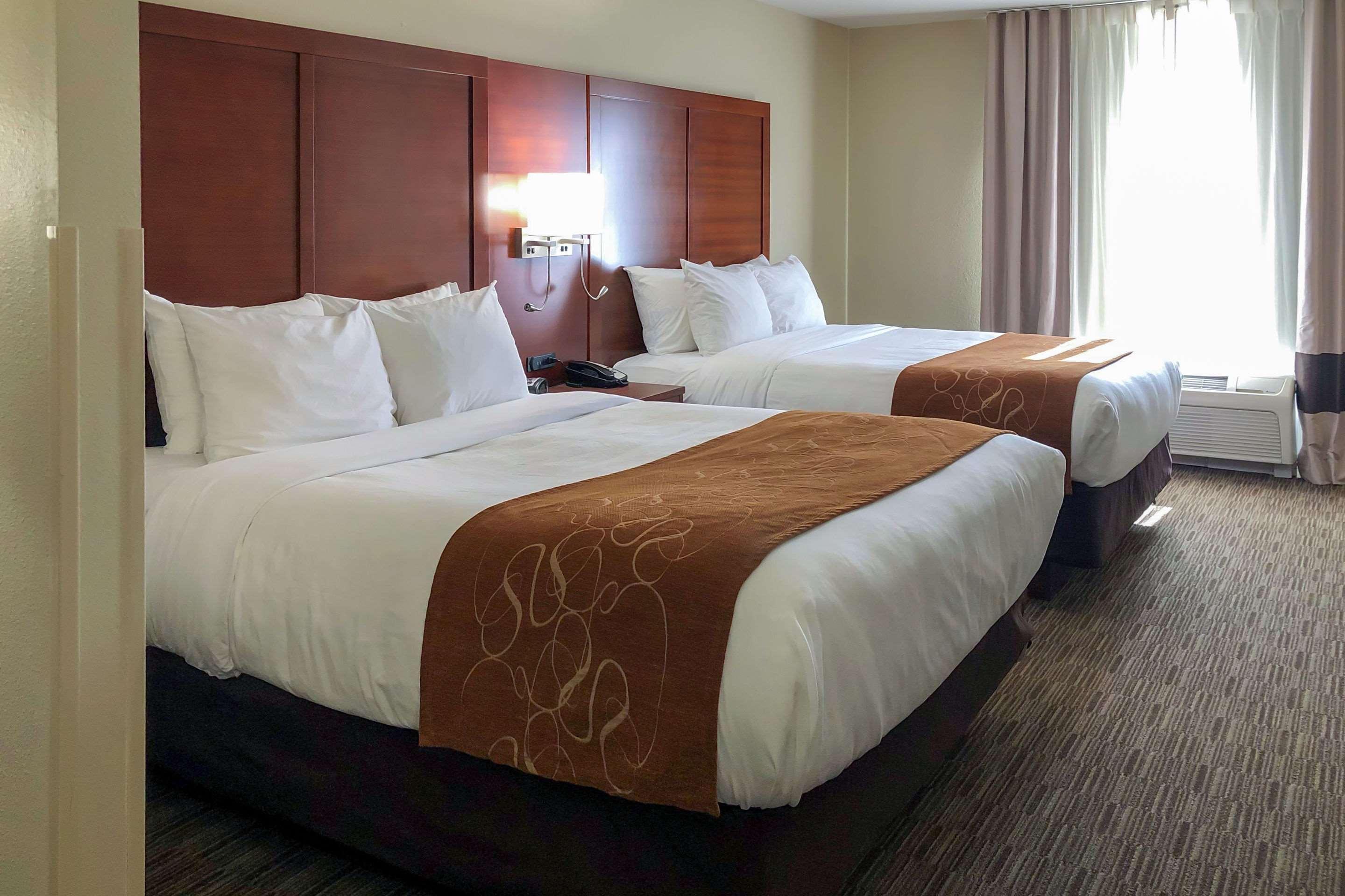 אושקוש Comfort Suites מראה חיצוני תמונה