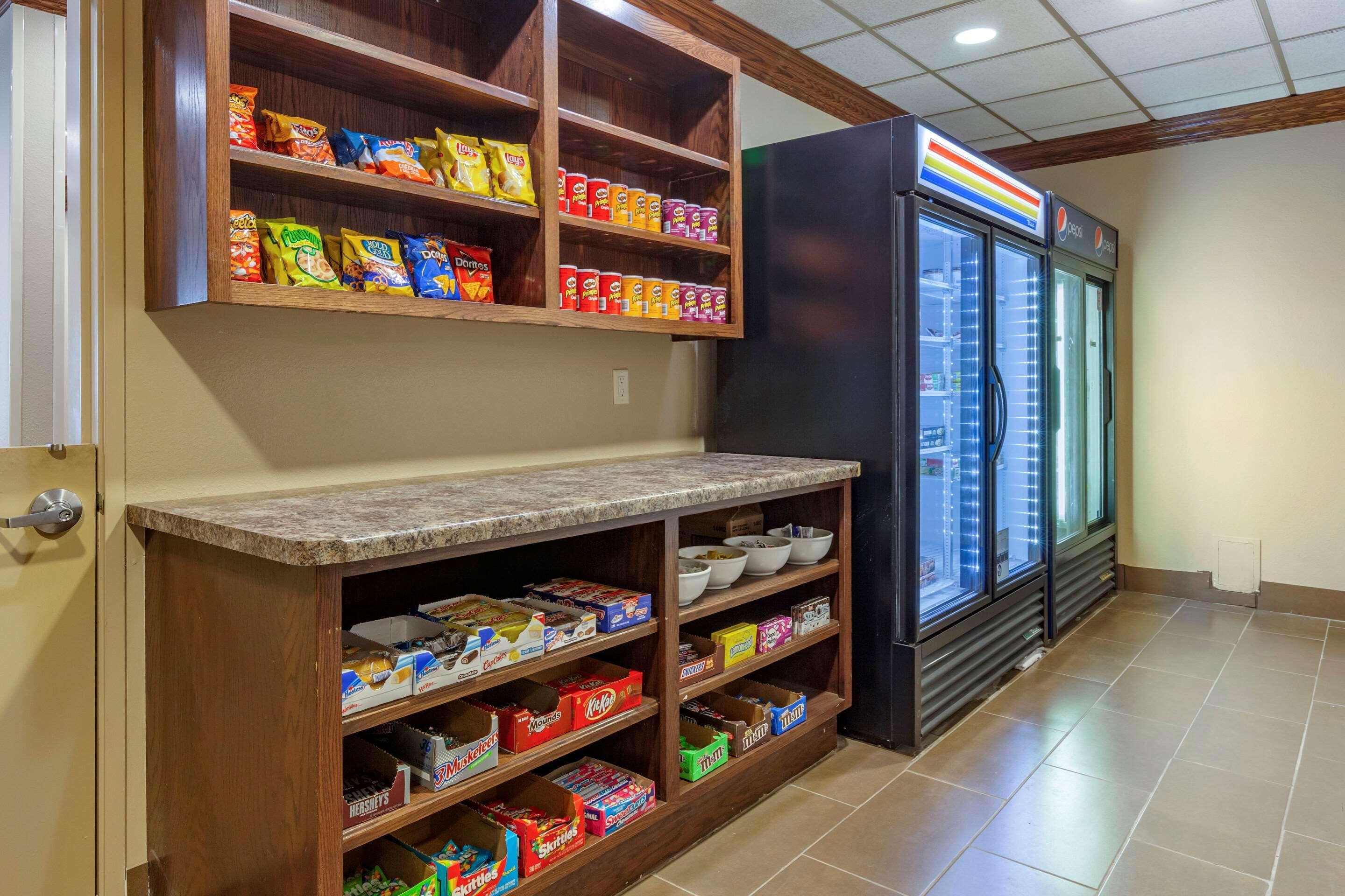 אושקוש Comfort Suites מראה חיצוני תמונה