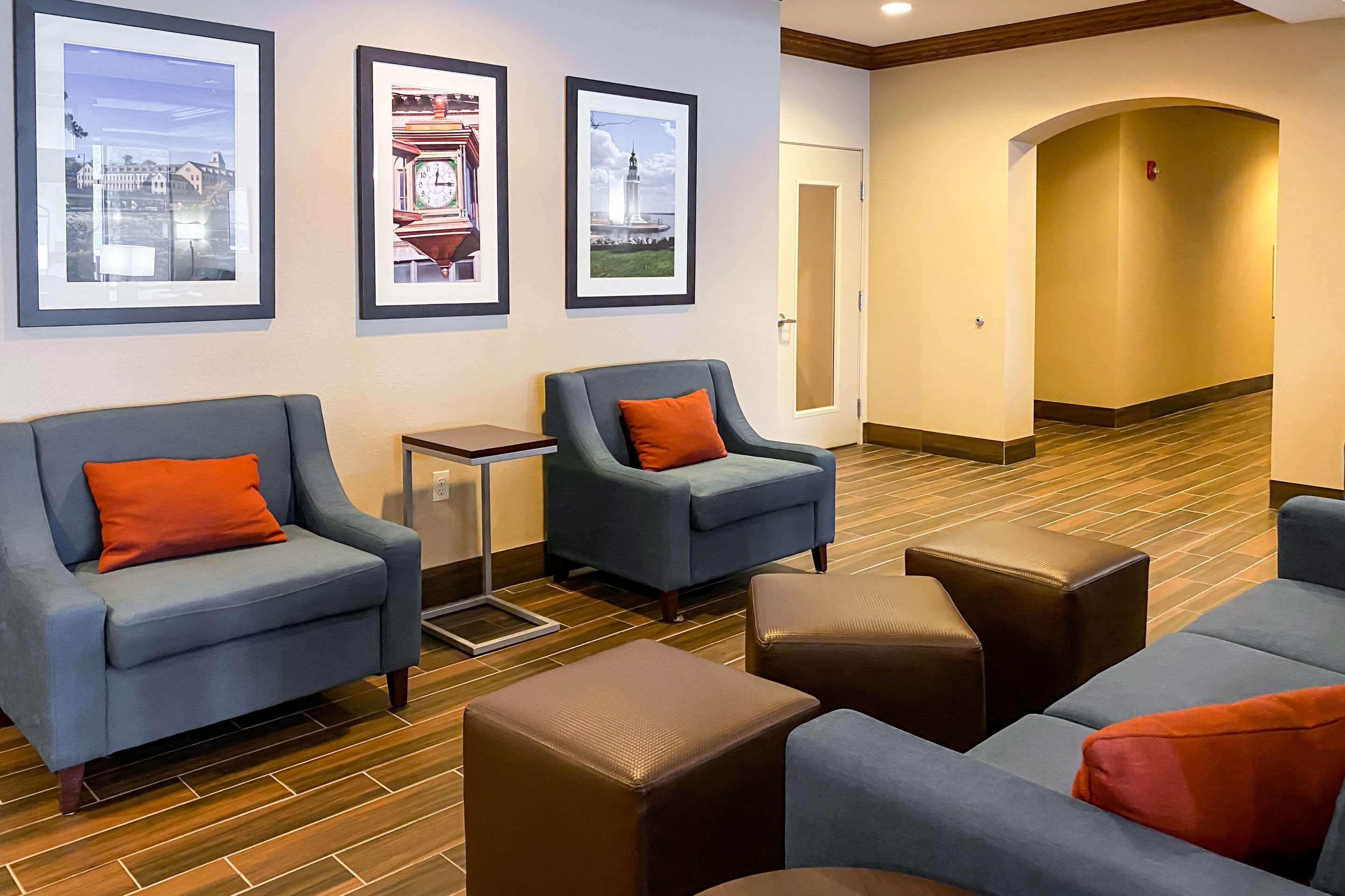 אושקוש Comfort Suites מראה חיצוני תמונה
