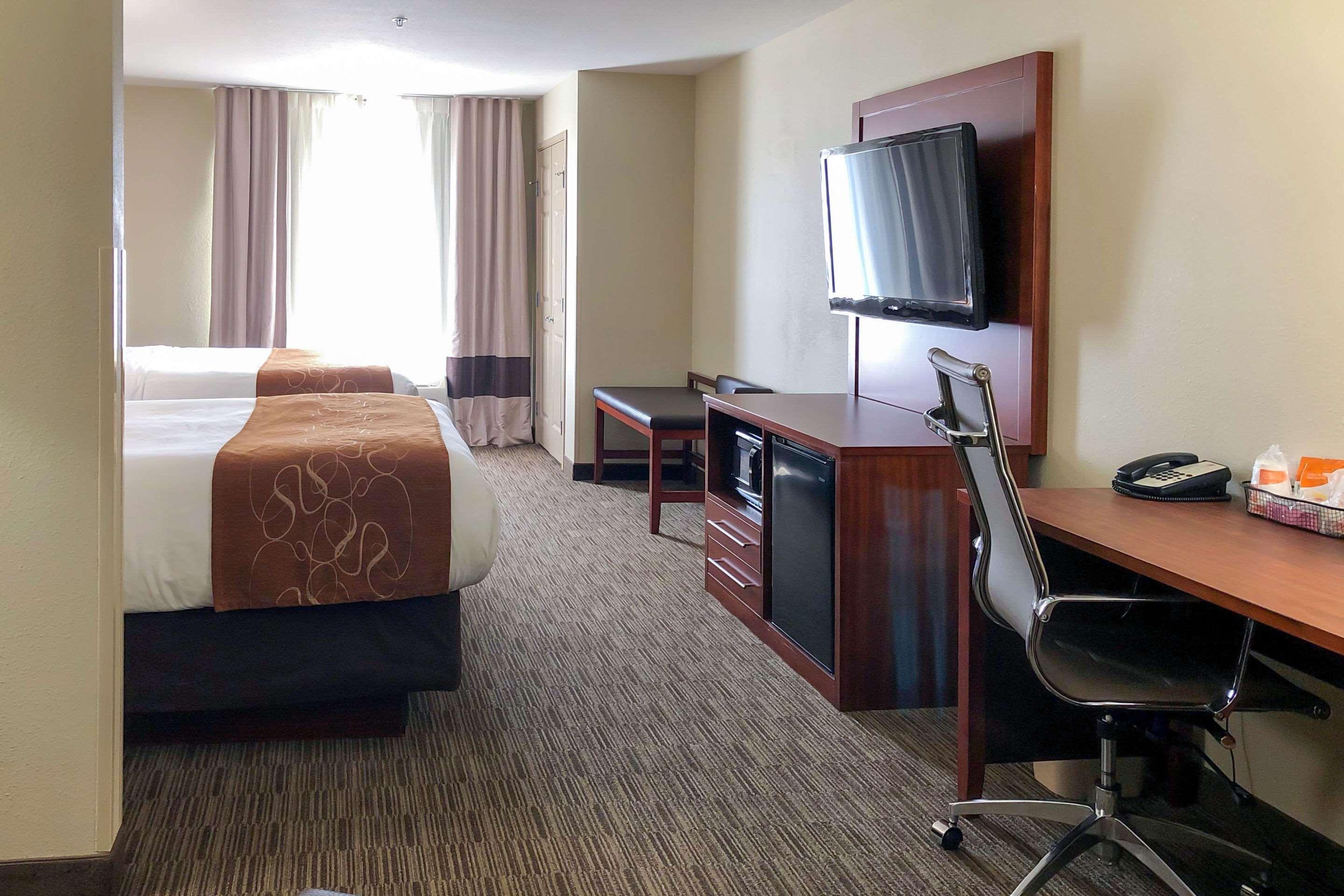 אושקוש Comfort Suites מראה חיצוני תמונה
