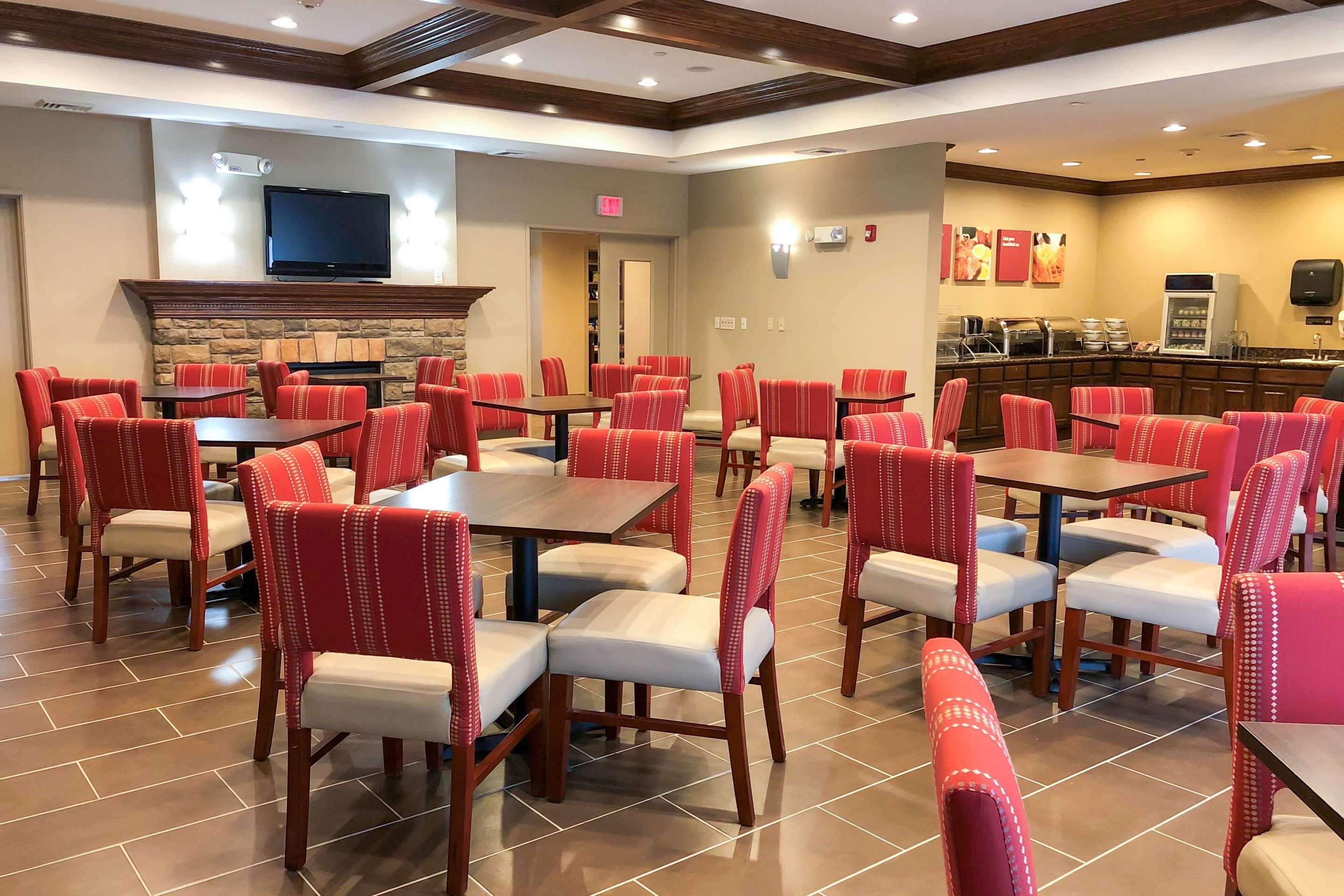 אושקוש Comfort Suites מראה חיצוני תמונה
