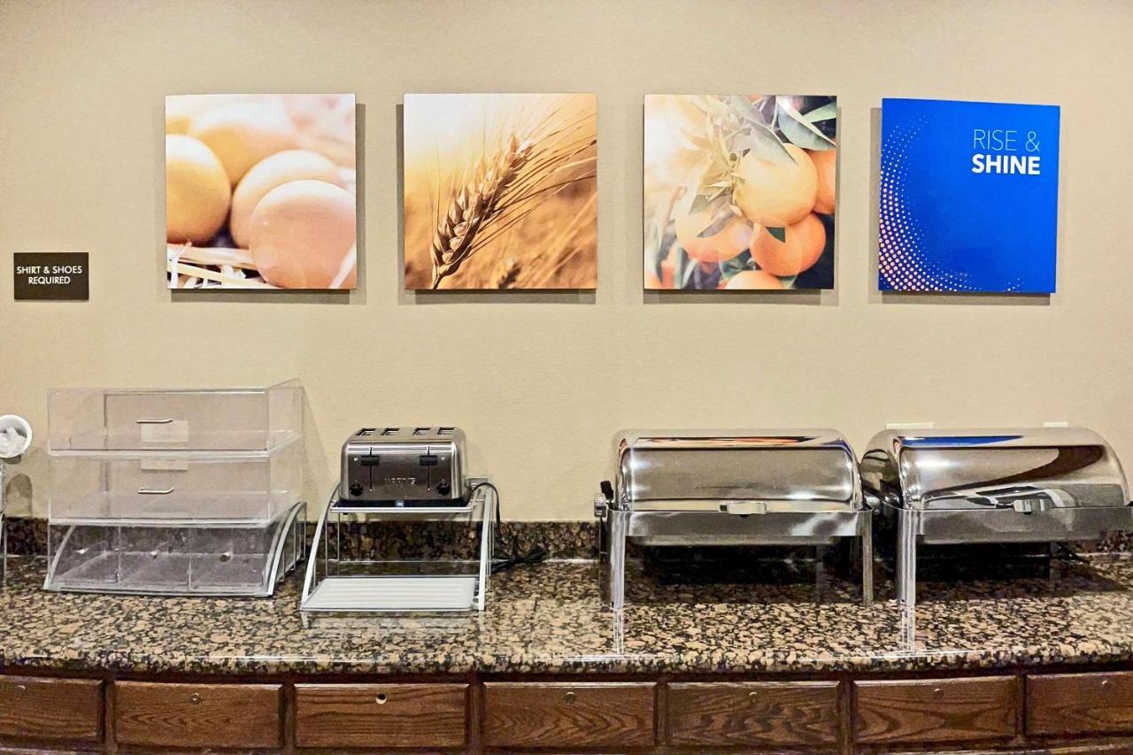 אושקוש Comfort Suites מראה חיצוני תמונה